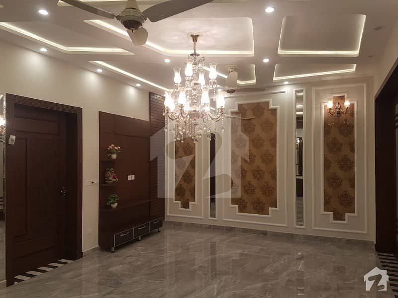 Near To Park Mosque And Market 10 Marla House Available For Sale