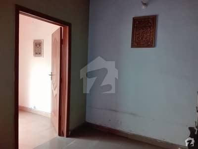 Centrally Located House Available In Ghausia Colony For Rent