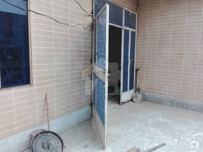 نجف کالونی وحدت روڈ لاہور میں 5 کمروں کا 2 مرلہ مکان 80 لاکھ میں برائے فروخت۔