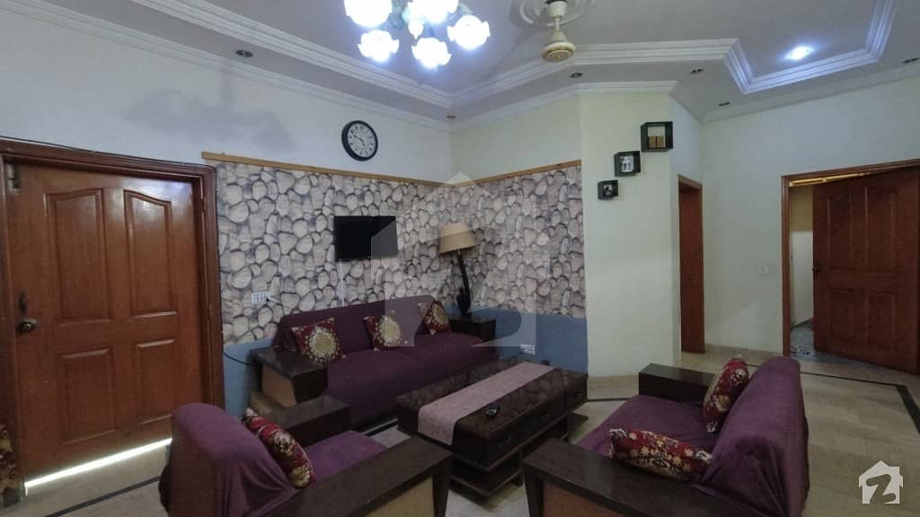 اقبال ایوینیو فیز 1 اقبال ایوینیو لاہور میں 4 کمروں کا 10 مرلہ مکان 2.45 کروڑ میں برائے فروخت۔