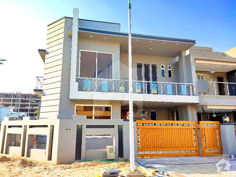 بحریہ ٹاؤن فیز 8 بحریہ ٹاؤن راولپنڈی راولپنڈی میں 5 کمروں کا 11 مرلہ مکان 3.1 کروڑ میں برائے فروخت۔