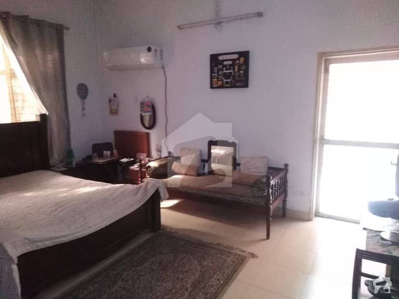 گارڈن ٹاؤن - عثمان بلاک گارڈن ٹاؤن لاہور میں 3 کمروں کا 1 کنال مکان 5 کروڑ میں برائے فروخت۔