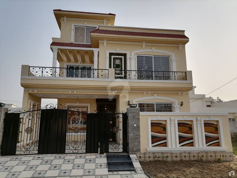Ideal 10 Marla House Available In Central Park Housing Scheme, Lahore