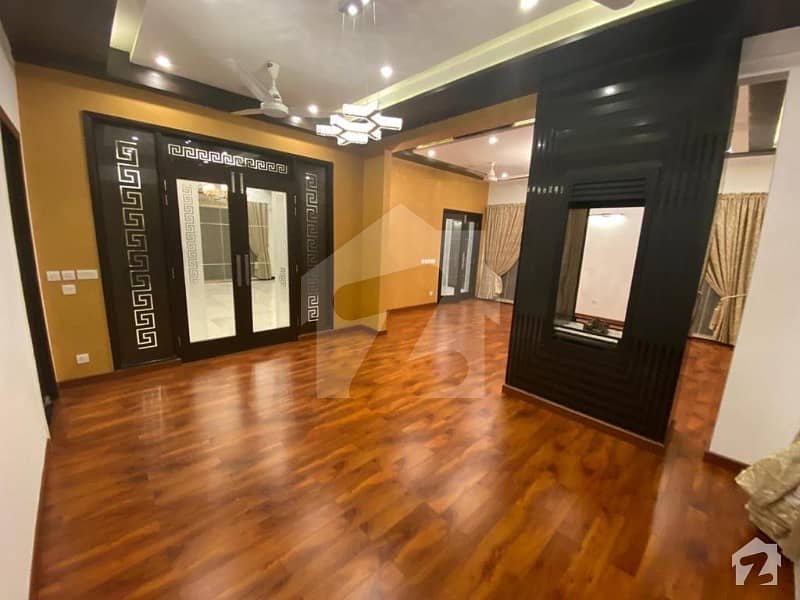 ڈی ایچ اے فیز 4 ڈیفنس (ڈی ایچ اے) لاہور میں 5 کمروں کا 1 کنال مکان 5.5 کروڑ میں برائے فروخت۔