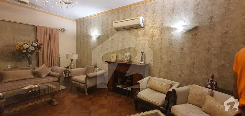ماڈل ٹاؤن ۔ بلاک بی ماڈل ٹاؤن لاہور میں 5 کمروں کا 2 کنال مکان 18.5 کروڑ میں برائے فروخت۔