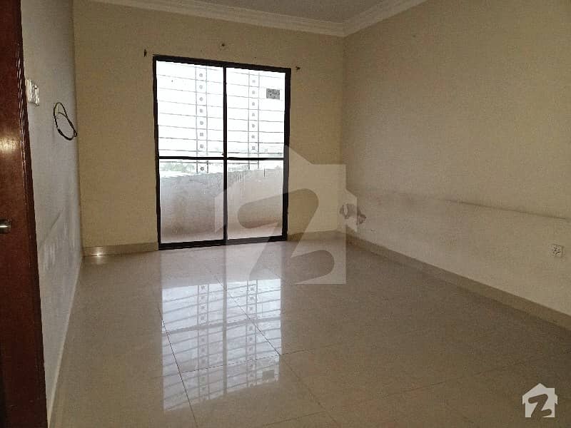 Very Huge Size Neat And Clean 4 Rooms Flat In Latifabad Unit No 7