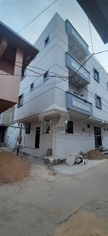 عزیز آباد گلبرگ ٹاؤن کراچی میں 2 کمروں کا 3 مرلہ بالائی پورشن 63 لاکھ میں برائے فروخت۔