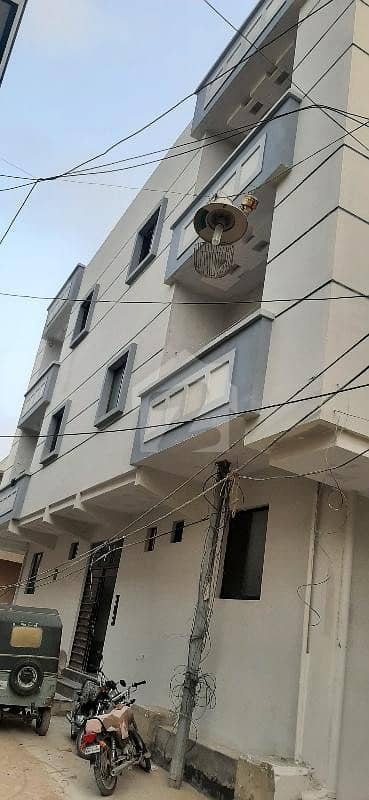 عزیز آباد گلبرگ ٹاؤن کراچی میں 2 کمروں کا 2 مرلہ زیریں پورشن 45 لاکھ میں برائے فروخت۔