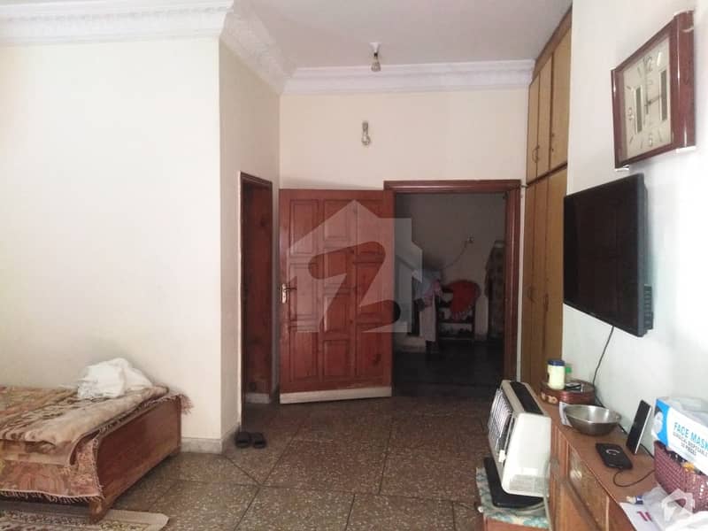 5 Marla House Ideally Situated In Hayatabad