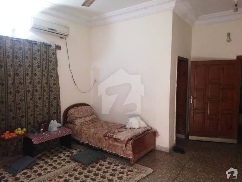 حیات آباد فیز 1 - ای2 حیات آباد فیز 1 حیات آباد پشاور میں 5 کمروں کا 5 مرلہ مکان 2.54 کروڑ میں برائے فروخت۔