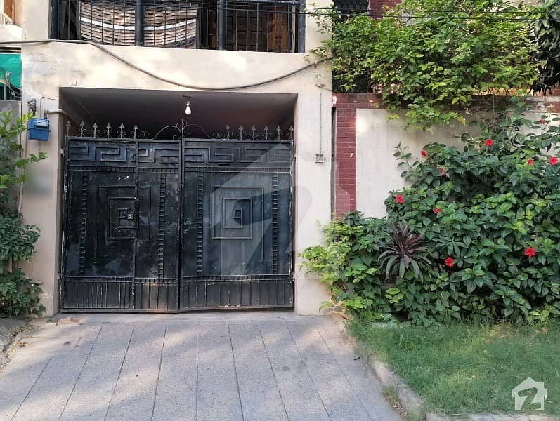 Centrally Located Upper Portion Available In Allama Iqbal Town For Rent