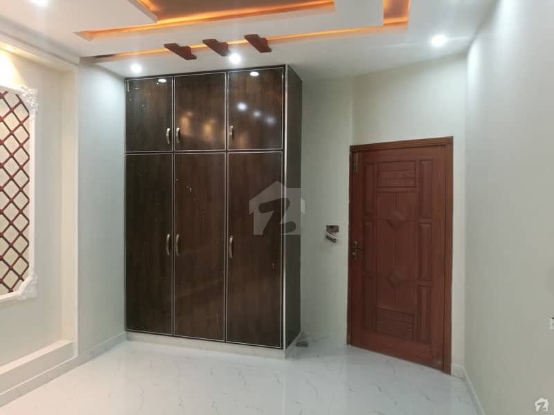 10 Marla House Available For Sale In Nasheman-e-Iqbal