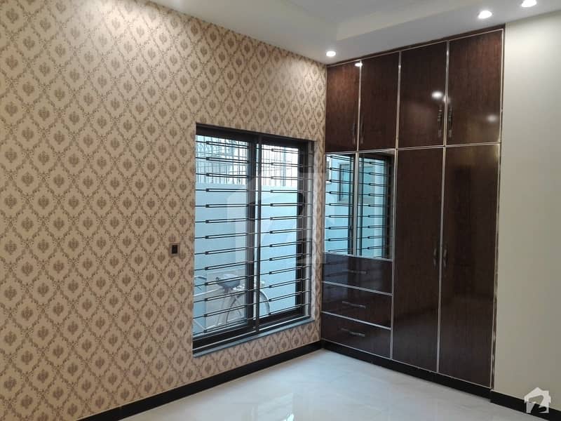 طارق گارڈنز ۔ بلاک بی طارق گارڈنز لاہور میں 3 کمروں کا 5 مرلہ مکان 1.75 کروڑ میں برائے فروخت۔
