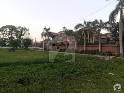 Cantt Most Demanding Area Plot Available For Sale