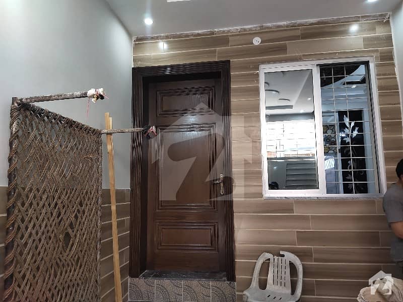علامہ اقبال ٹاؤن لاہور میں 3 کمروں کا 4 مرلہ مکان 1.6 کروڑ میں برائے فروخت۔