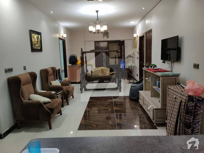 پی ای سی ایچ ایس بلاک 2 پی ای سی ایچ ایس جمشید ٹاؤن کراچی میں 4 کمروں کا 8 مرلہ فلیٹ 4.1 کروڑ میں برائے فروخت۔