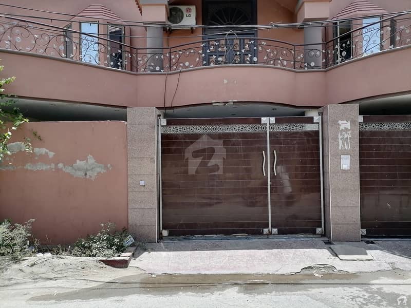 خیابانِ کالونی فیصل آباد میں 9 مرلہ مکان 1.5 کروڑ میں برائے فروخت۔