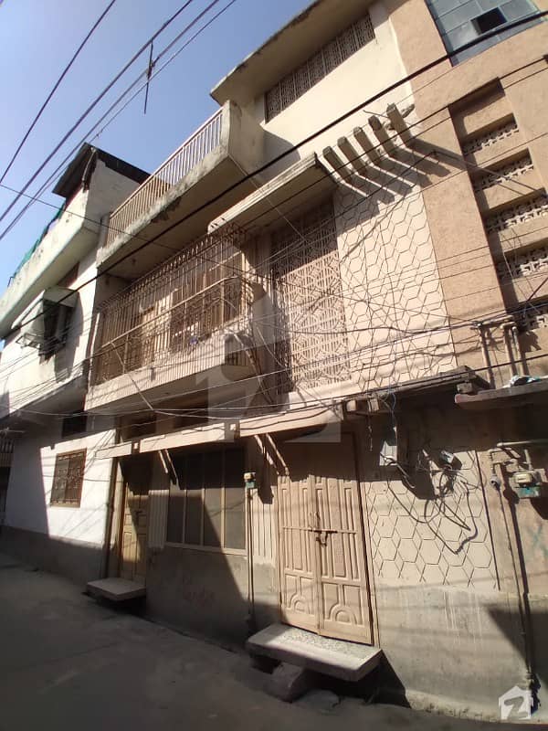 اصغر مال روڈ راولپنڈی میں 4 کمروں کا 4 مرلہ مکان 1.35 کروڑ میں برائے فروخت۔