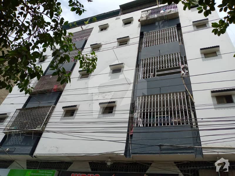 ناظم آباد 3 ناظم آباد کراچی میں 3 کمروں کا 6 مرلہ فلیٹ 78 لاکھ میں برائے فروخت۔
