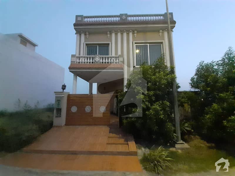 ڈی ایچ اے 9 ٹاؤن ڈیفنس (ڈی ایچ اے) لاہور میں 3 کمروں کا 5 مرلہ مکان 1.45 کروڑ میں برائے فروخت۔