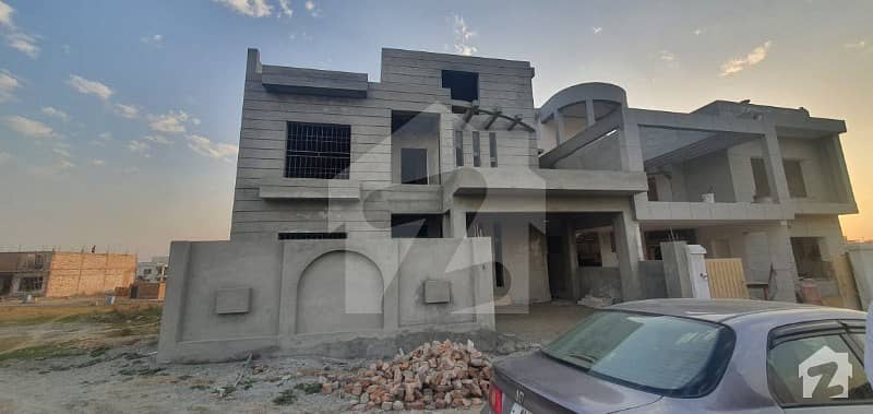 Gulberg Residencia 10 Marla House Gray Structure For Sale