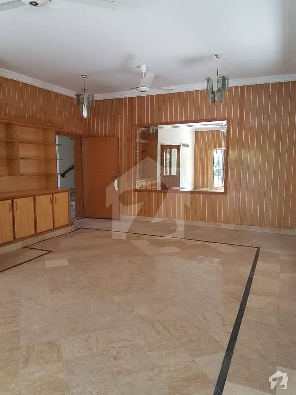 ای ۔ 11/2 ای ۔ 11 اسلام آباد میں 7 کمروں کا 1 کنال مکان 8.05 کروڑ میں برائے فروخت۔ ای ۔ 11/2 ای ۔ 11 اسلام آباد میں 7 کمروں کا 1 کنال مکان 8.05 کروڑ میں برائے فروخت۔