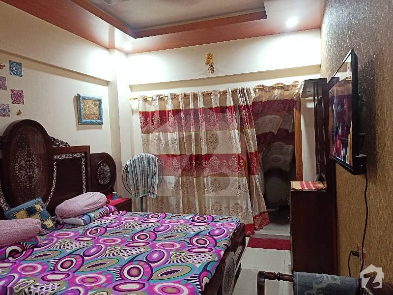 Very Stunning Spacious Size 3 Bed Lounge Apartment Main Road  Latifabad No 7