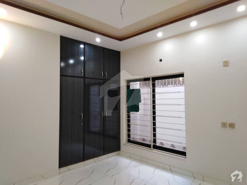 ریونیو سوسائٹی - بلاک بی ریوینیو سوسائٹی لاہور میں 5 کمروں کا 10 مرلہ مکان 2.1 کروڑ میں برائے فروخت۔