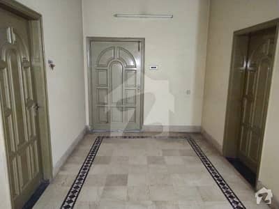 گلستان کالونی نمبر 1 فیصل آباد میں 6 کمروں کا 10 مرلہ عمارت 5.5 کروڑ میں برائے فروخت۔
