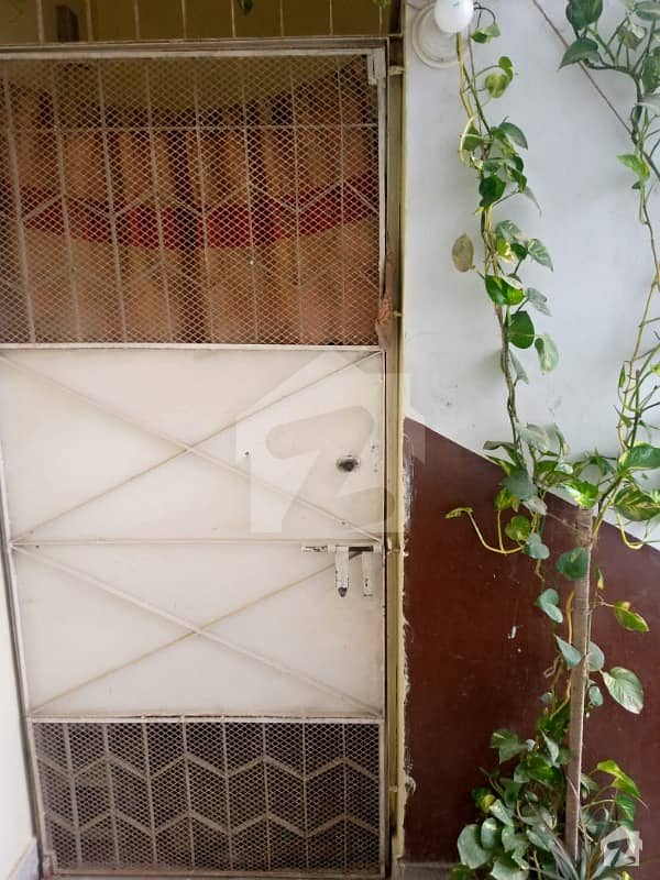 ابوالحسن اصفہا نی روڈ کراچی میں 3 کمروں کا 4 مرلہ فلیٹ 85 لاکھ میں برائے فروخت۔