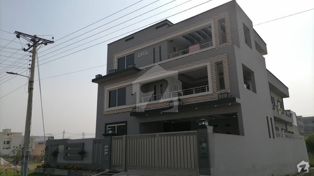 ایل ڈی اے ایوینیو ۔ بلاک ایم ایل ڈی اے ایوینیو لاہور میں 7 کمروں کا 1 کنال مکان 3.9 کروڑ میں برائے فروخت۔
