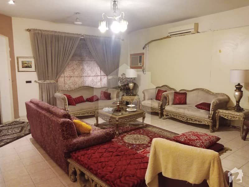 ڈی ایچ اے فیز 4 ڈیفنس (ڈی ایچ اے) لاہور میں 7 کمروں کا 1 کنال مکان 3.85 کروڑ میں برائے فروخت۔