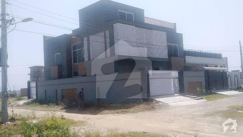 Corner House Of 12.5 Marla Area In Zone 4 Regi Model Town For Sale