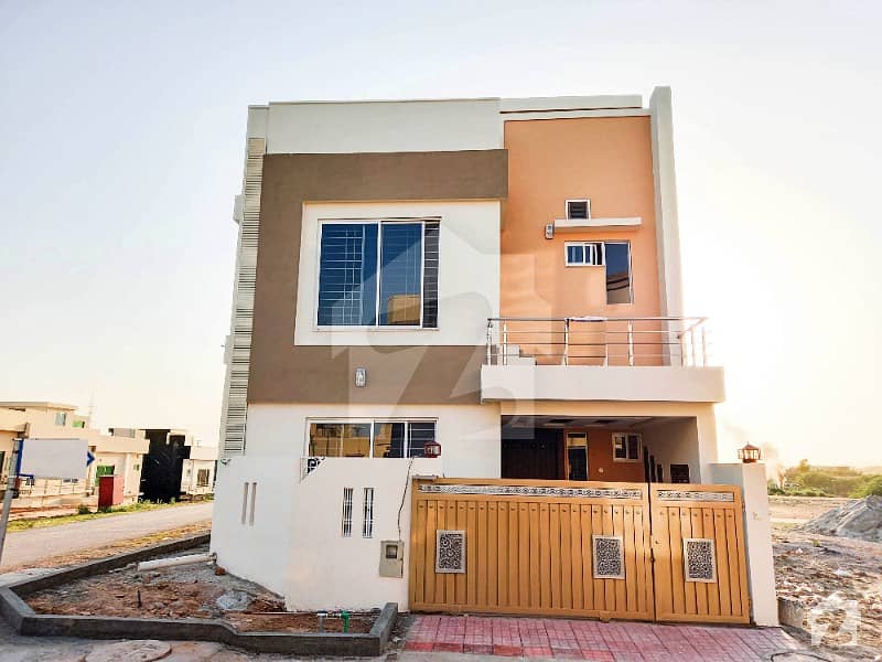 بحریہ ٹاؤن فیز 8 بحریہ ٹاؤن راولپنڈی راولپنڈی میں 3 کمروں کا 5 مرلہ مکان 1.4 کروڑ میں برائے فروخت۔