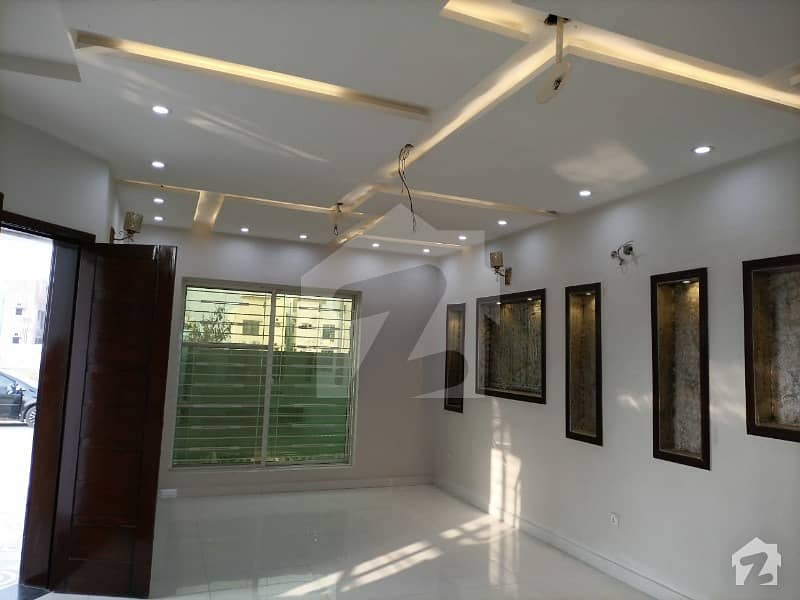 1 Kanal stunning upper portion for rent in Valencia Town Lahore