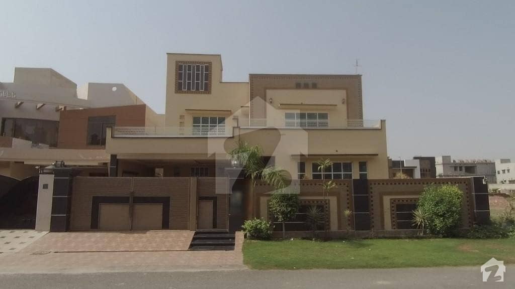 امپیریل گارڈن ہومز پیراگون سٹی لاہور میں 7 کمروں کا 1 کنال مکان 4.5 کروڑ میں برائے فروخت۔