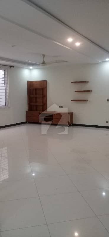 4950  Square Feet House In G-15 For Rent