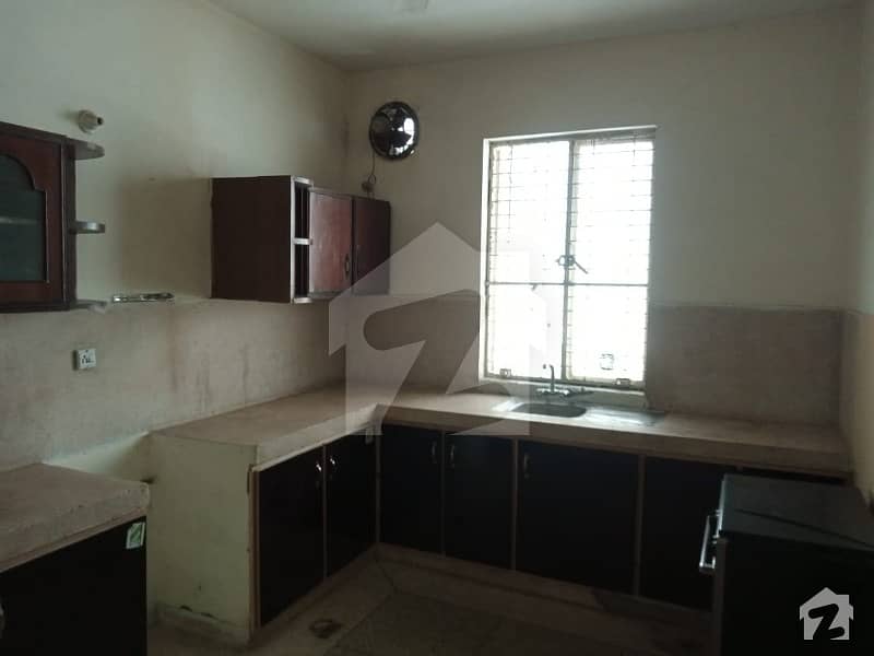 13 Marla Upper Portion Available For Rent On Hot Location Only Commerical