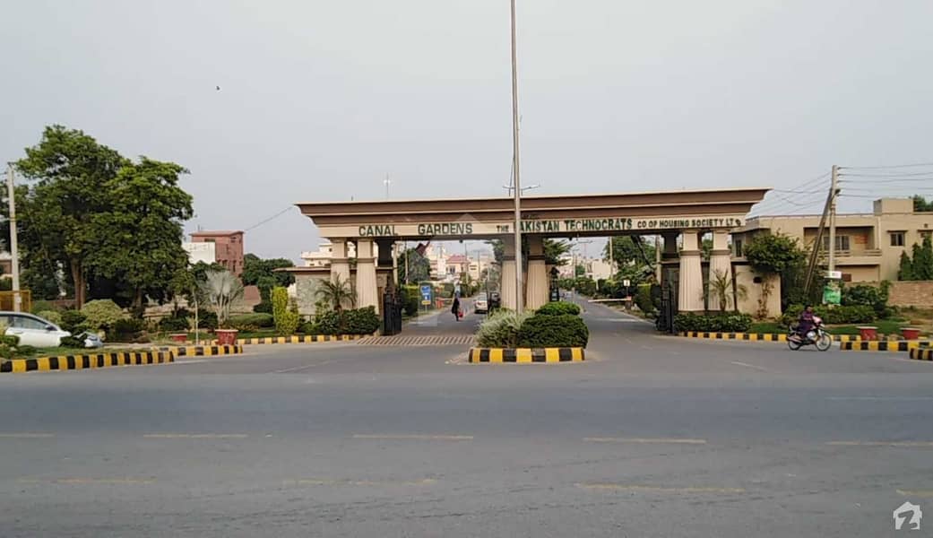 04 Marla Commercial Plot For Sale Gc Block In Canal Gardens Lahore .