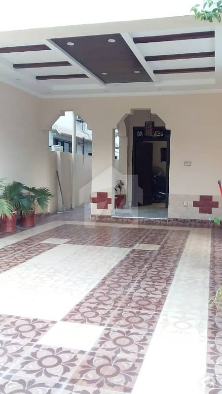 ڈی ایچ اے فیز 1 ڈیفنس (ڈی ایچ اے) لاہور میں 5 کمروں کا 1 کنال مکان 1.5 لاکھ میں کرایہ پر دستیاب ہے۔