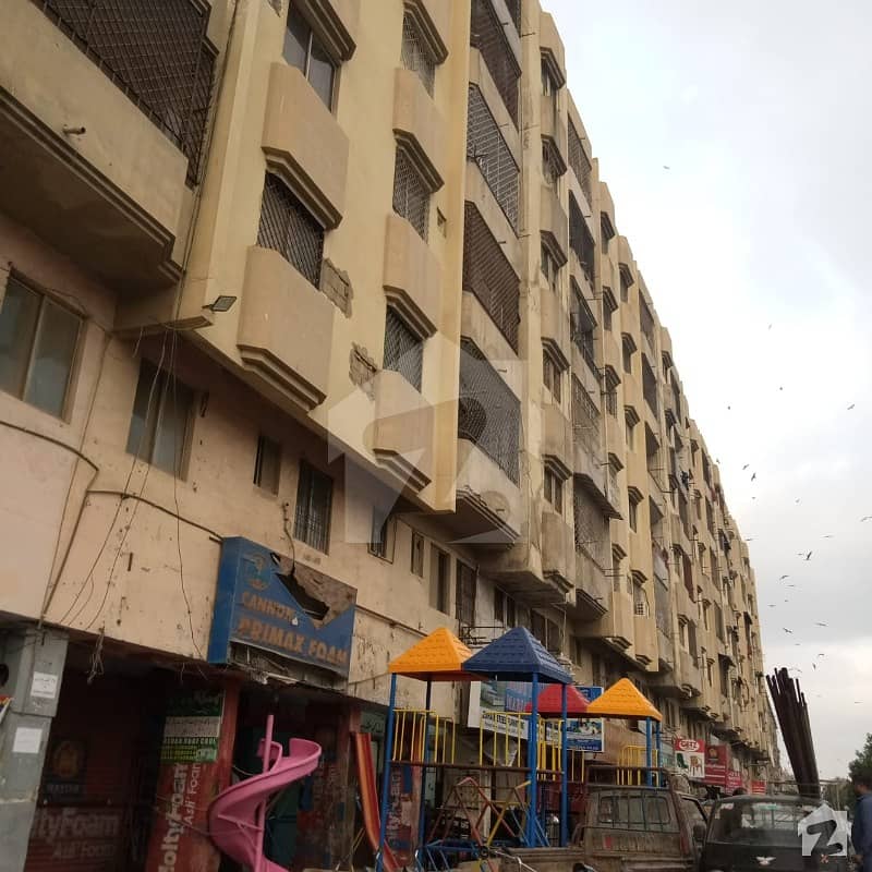 گلشنِ اقبال - بلاک 13 ڈی گلشنِ اقبال گلشنِ اقبال ٹاؤن کراچی میں 3 کمروں کا 6 مرلہ فلیٹ 90 لاکھ میں برائے فروخت۔