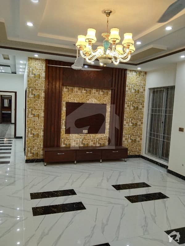 ائیر لائن ہاؤسنگ سوسائٹی لاہور میں 12 کمروں کا 1 کنال مکان 2.5 لاکھ میں کرایہ پر دستیاب ہے۔
