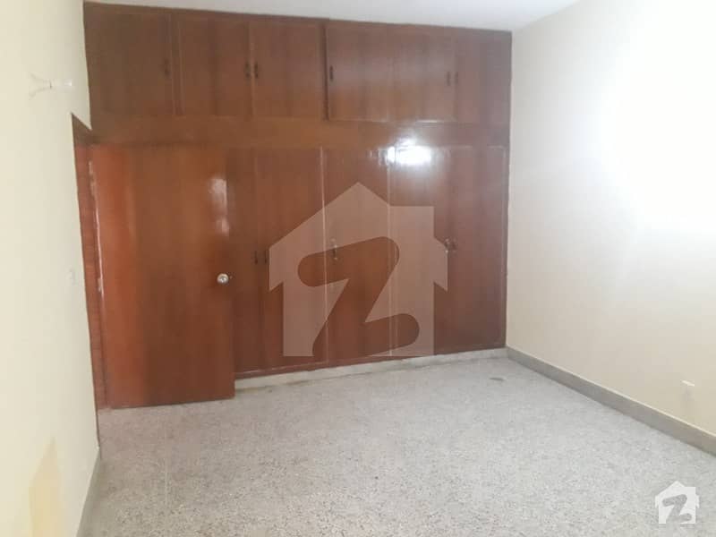 500syd Beautiful Ground Portion For Rent In F-11 Islamabad  -3 Beds With 3 Attached Bath