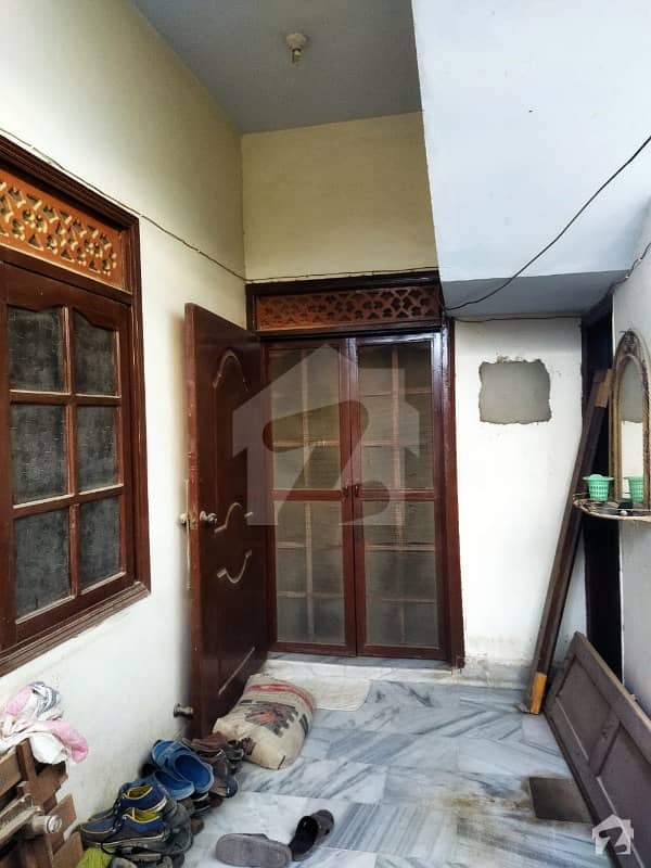 عبداللہ ہارون روڈ کراچی میں 4 کمروں کا 5 مرلہ مکان 1.4 کروڑ میں برائے فروخت۔