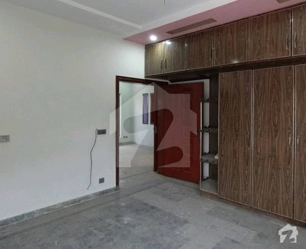 In Allama Iqbal Town Upper Portion Sized 10 Marla For Rent