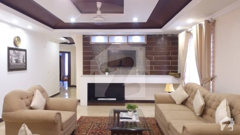 1600  Square Feet Flat Ideally Situated In Rehman Gardens