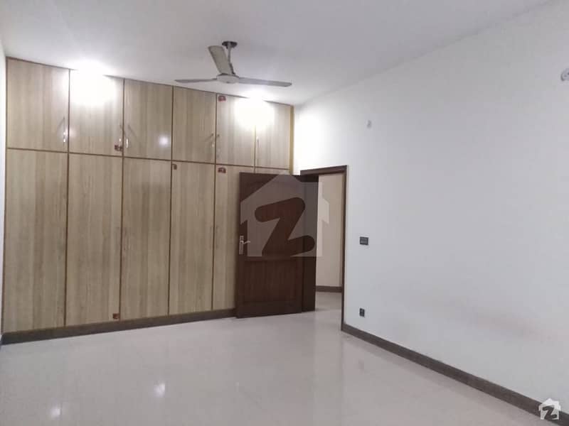 10 Marla Lower Portion In Stunning Allama Iqbal Town Is Available For Rent