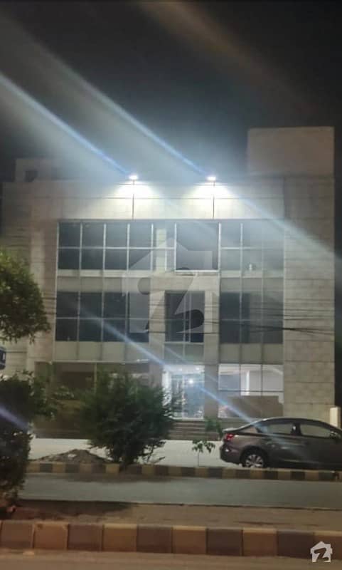 علامہ اقبال مین بلیوارڈ علامہ اقبال ٹاؤن لاہور میں 7 کمروں کا 1.5 کنال عمارت 40 کروڑ میں برائے فروخت۔