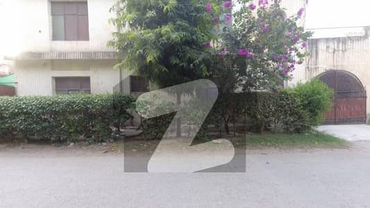 10 Marla Double Storey House For Sale In Allama Iqbal Town Lahore
