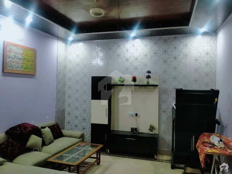زبیر کالونی فیصل آباد میں 5 کمروں کا 5 مرلہ مکان 1.1 کروڑ میں برائے فروخت۔